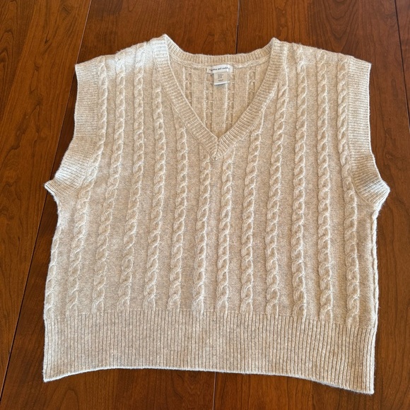 cupcakes & cashmere Sweaters - Cupcakes & Cashmere Beige V-Neck Sweater Vest Textured Ribbed Size M